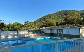 AP COM PISCINA, CHURRASQUEIRAS, AR CONDICIONADO, até 08 adultos